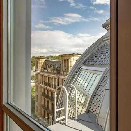 Palacio Bellas Artes San Sebastian, Curio Collection By Hilton Hotell