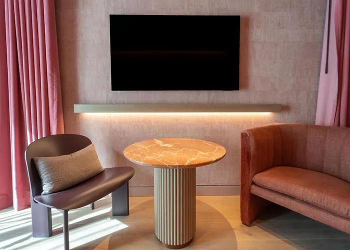 Palacio Bellas Artes San Sebastian, Curio Collection Hilton