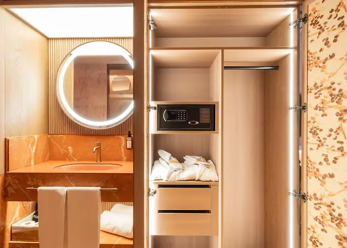 Palacio Bellas Artes San Sebastian, Curio Collection Hilton 4* San Sebastián